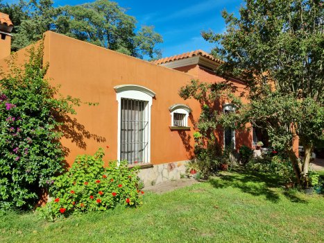 CASA QUINTA ESTILO COLONIAL EXCELENTE UBICACIÓN DENTRO DE LA CIUDAD. |  BuscadorProp