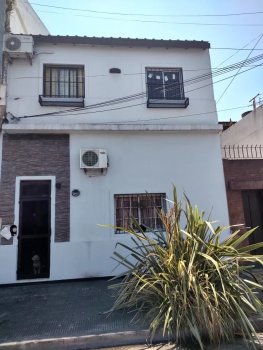 HERMOSO Y AMPLIO DEPARTAMENTO TIPO CASA AL FRENTE | BuscadorProp