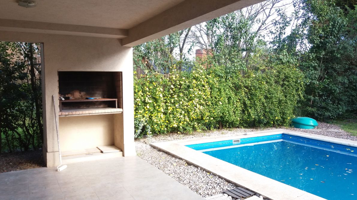 Casa En Barrio Los Rosales - PKM Business