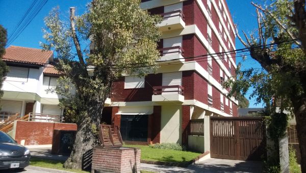 1 AMB. CON COCHERA CUBIERTA 4º PISO AL FRENTE CON BALCON/ BAJO DE