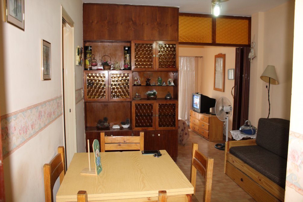 1 Amb. Con Cochera Cubierta 4º Piso Al Frente Con Balcon/ Bajo De