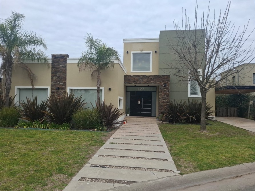 CASA 3 AMB C/PILETA EN  ALQUILER  ANUAL  EN BARRIO LA HORQUETA DE ECHEVERRIA - CANNING