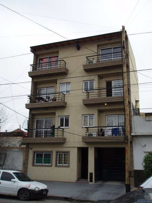 Excelente Departamento 2 Amb. 2Do Piso Frente. Con Balcón. - Alerce