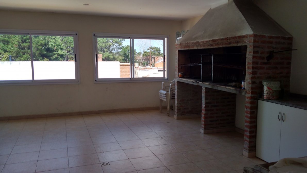 Dpto. Dos Amb. Con Cochera Semi Cubierta - Podesta Inmobiliaria