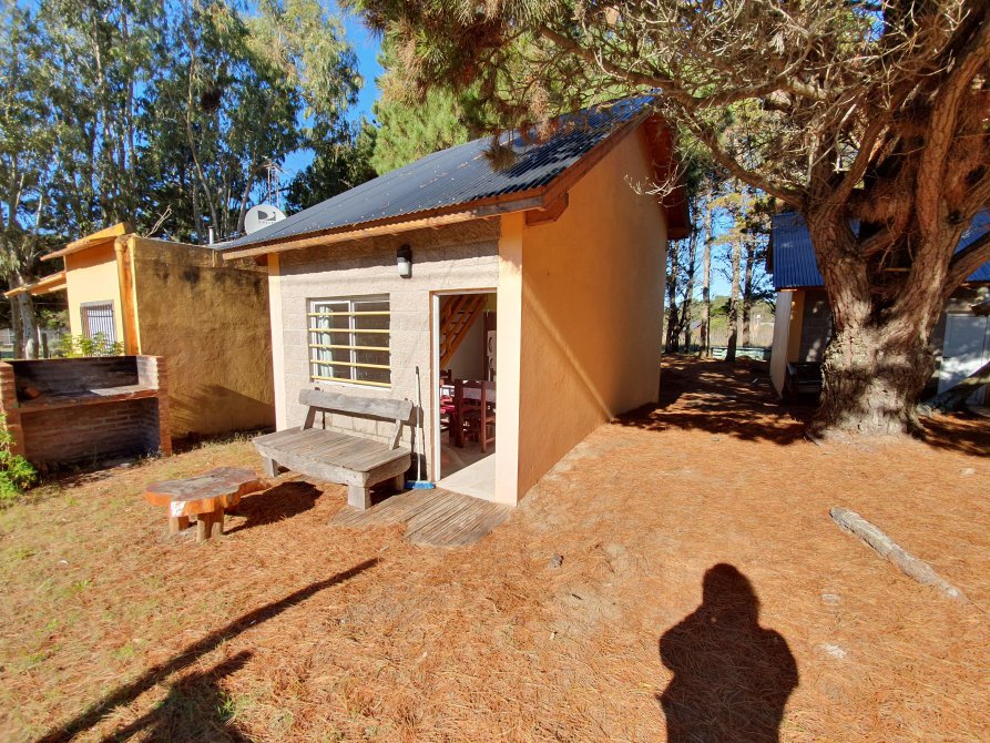 Dos Casas 3 Amb. Sobre Lote Arbolado De 500 M2 - Landeras Servicio