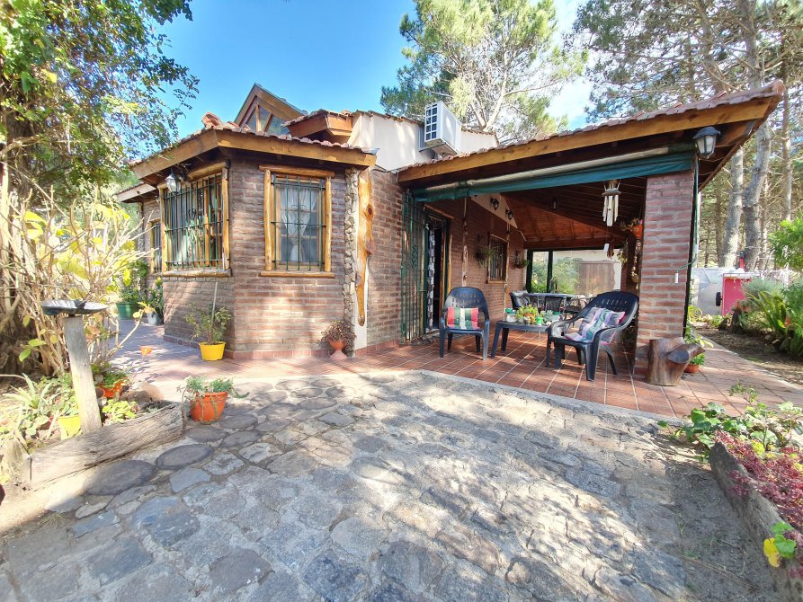 Hermosa Casa 4 Amb. Sobre Lote Arbolado - Landeras Servicio Inmobiliario