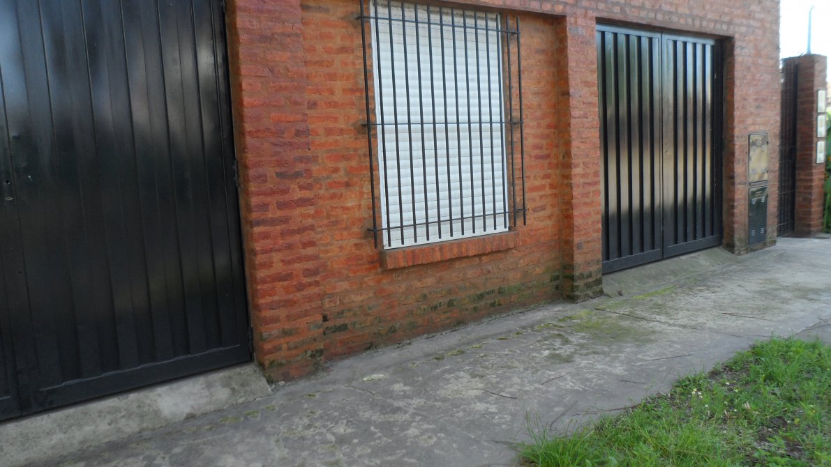 Cochera Cerrada Y Cubierta Privadas En Alquiler Garzón Propiedades y Estudio Jurídico