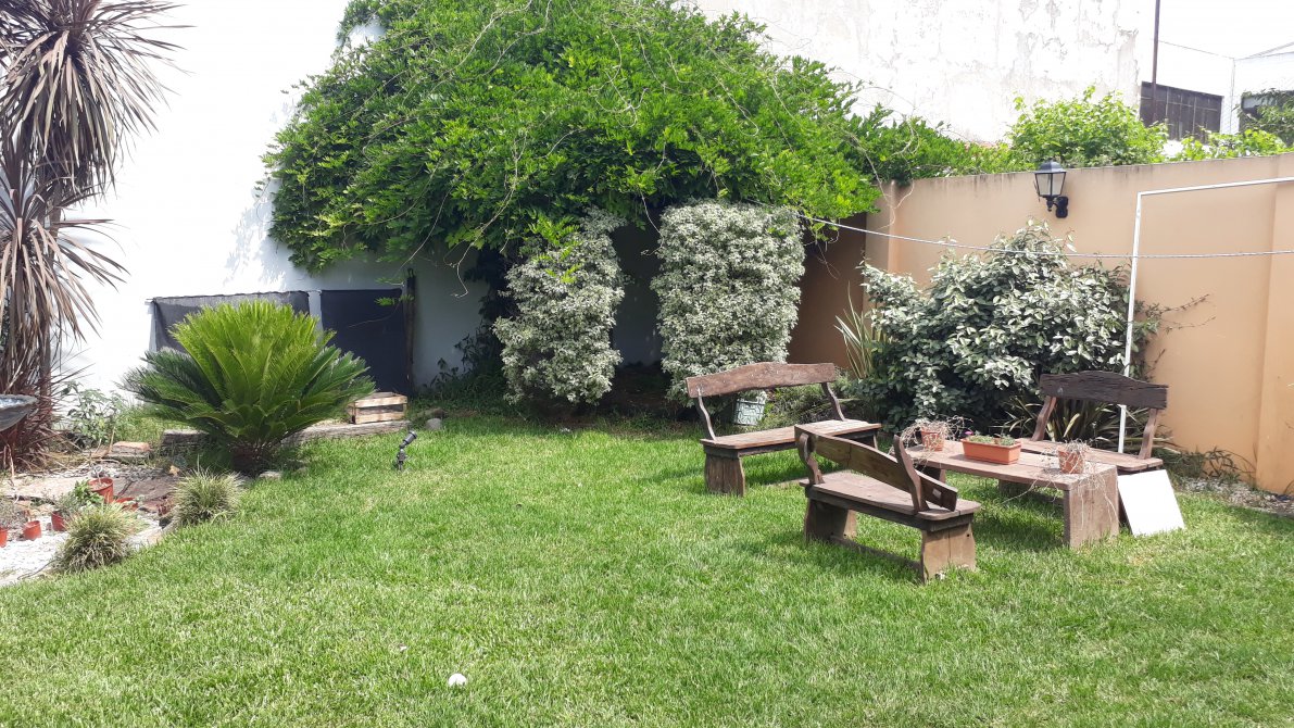 Excelente Chalet En Pleno Barrio Ferroviario - Leandro Propiedades