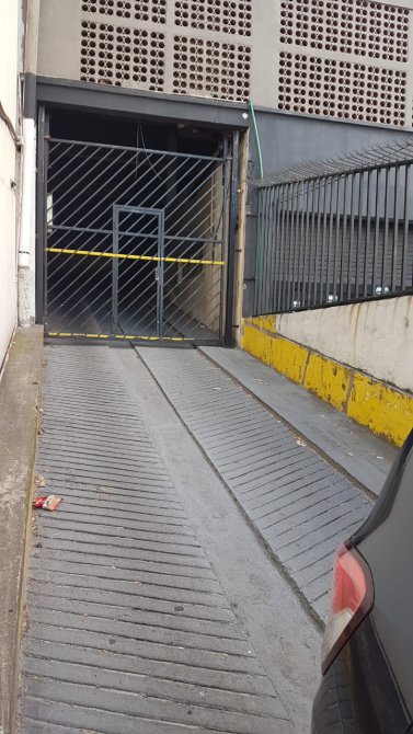 Muy Buena Cochera Cubierta Y De Buen Tamaño. - Di Paola Inmobiliaria