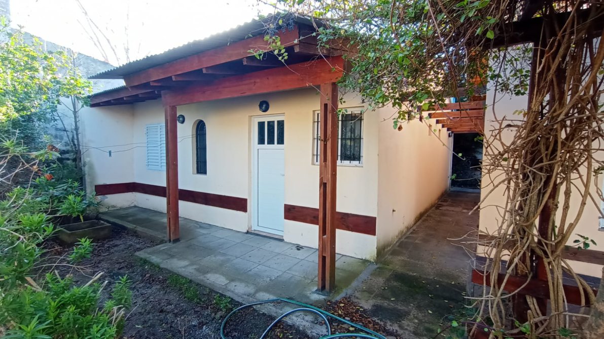 CASA UF FONDO SANTA TERESITA