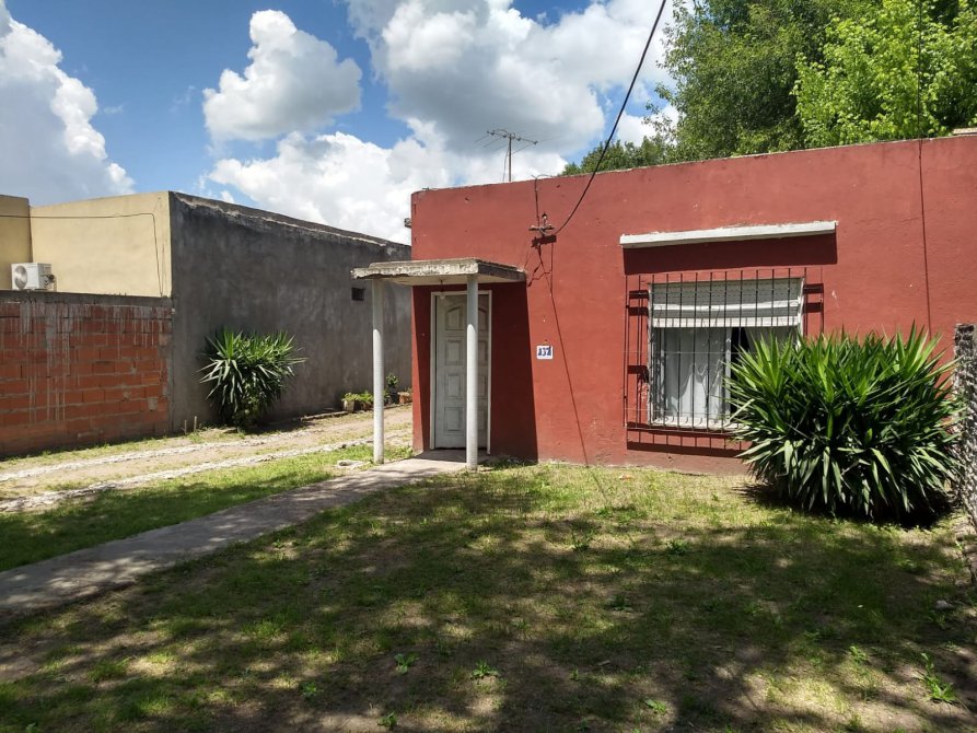 Venta De Casa En Guernica: Para Reciclar, Excelente Lote - Ferrante  Propiedades