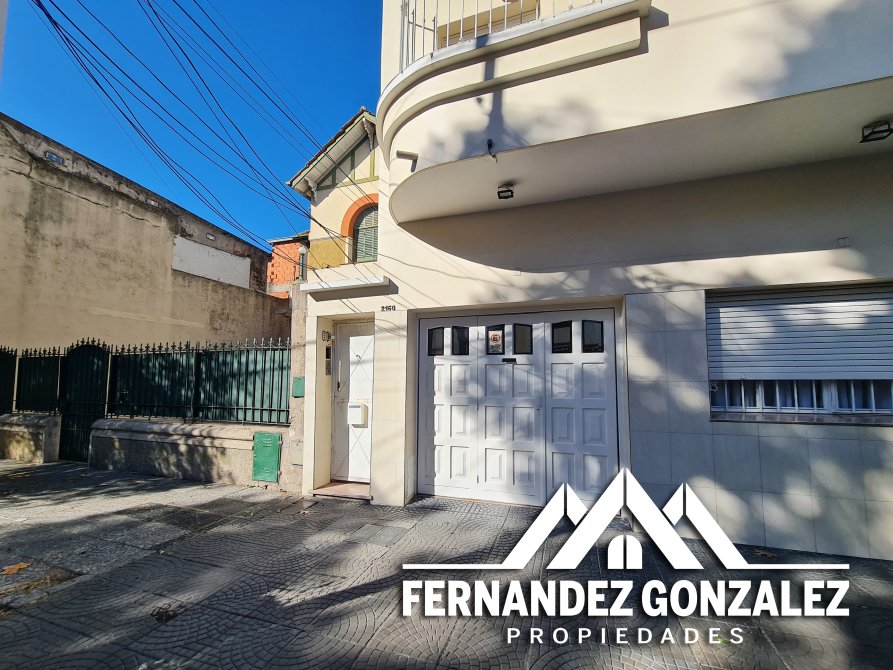 Alquiler de Departamento en PH de 2 ambientes con patio y terraza a 1 cuadra de la estacion