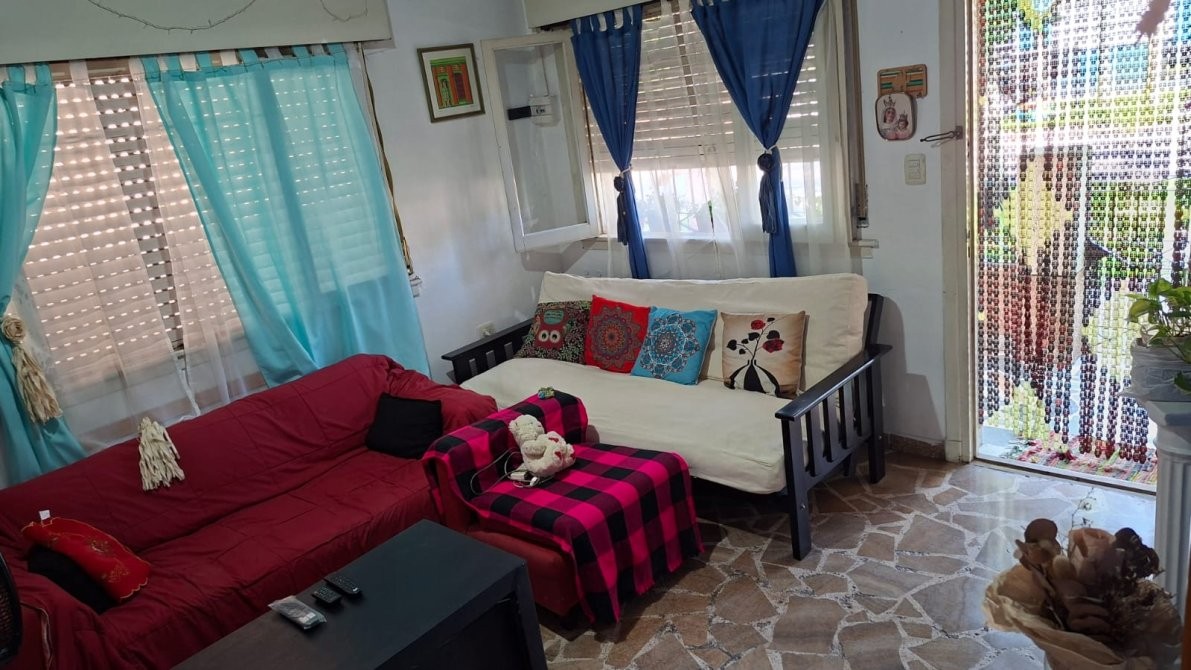 VENTA CASA EN RAFAEL CALZADA 2 HABITACIONES CON PARQUE