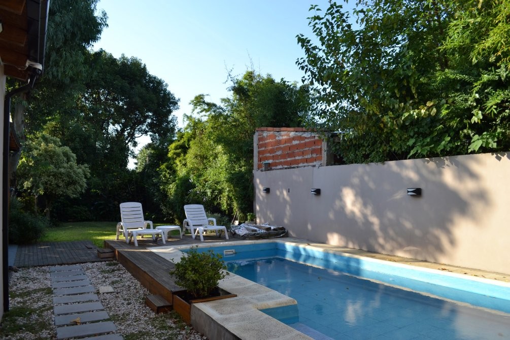 VENTA CASA CON 4 HABITACIONES Y PILETA