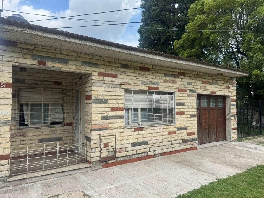 CASA DE 3 AMBIENTES + MONOAMBIENTE EN VENTA APTA CREDITO MONTE GRANDE