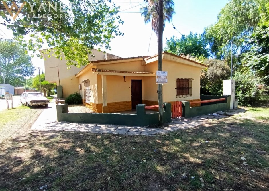 Casa en Esquina en Santa Teresita – Independiente – Porción de Lote