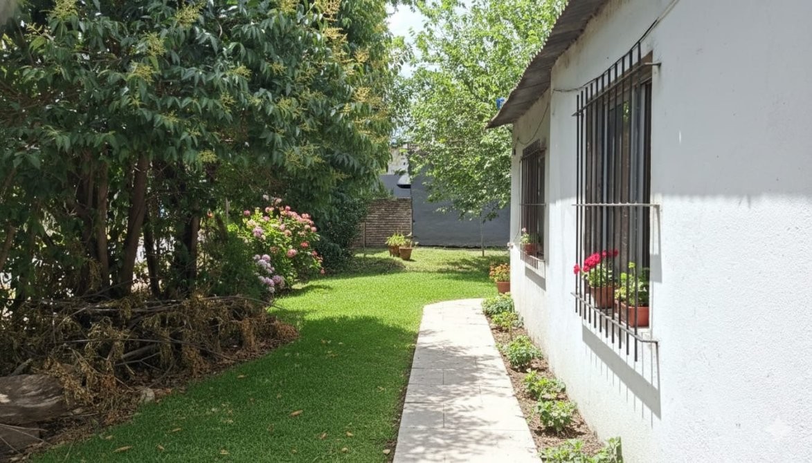 VENTA CASA EN FLORENCIO VARELA BUENA UBICACION