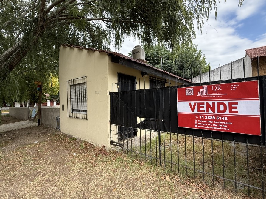 CASA EN CALLE DOLORES CON LOTE LIBRE