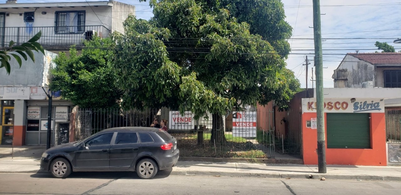Casa en venta a reciclar en zona comercial ideal inversores