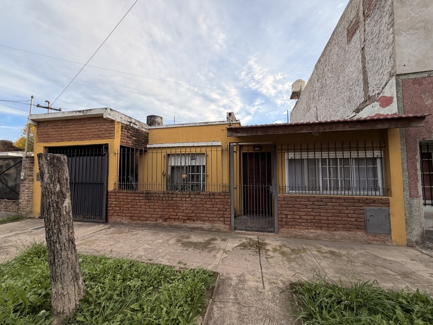 Venta Casa 4 Amb, Lote 10x20, Cochera + Dpto a Refaccionar