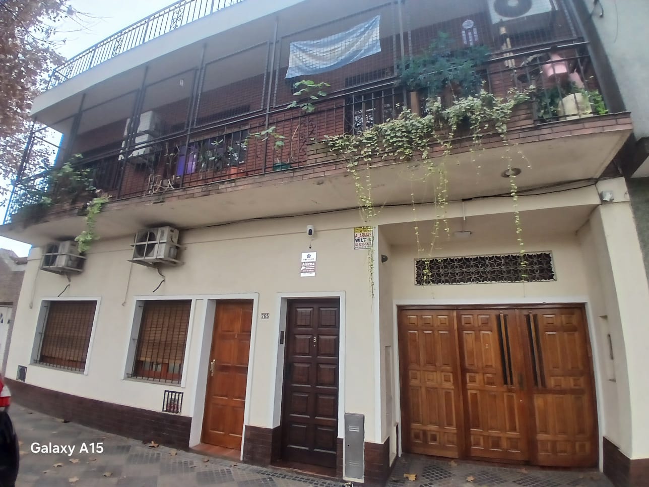 Amplio Departamento en ph 1° era piso por escalera, 3 dorm. 6 amb a 200 mts estación Monte Grande