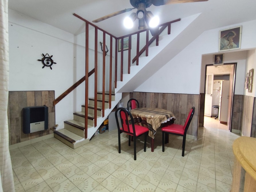 Casa en venta en Santa Teresita con cochera cerrada y gas natural