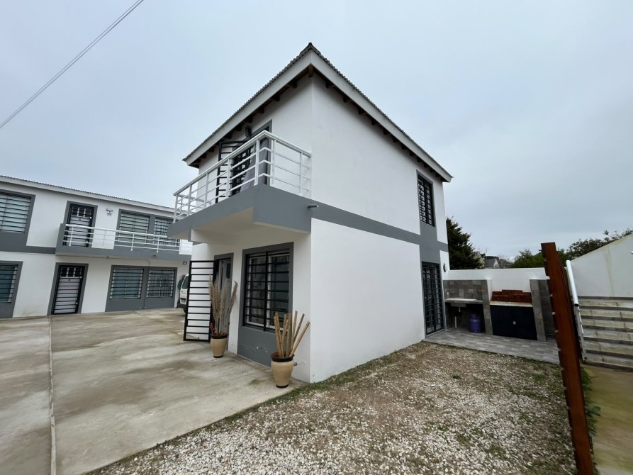 VENTA EXCELENTE DUPLEX 3 AMBIENTES - UBICADO A MTS DE LA PEATONAL - ESTRENAR EN MAR DEL TUYU