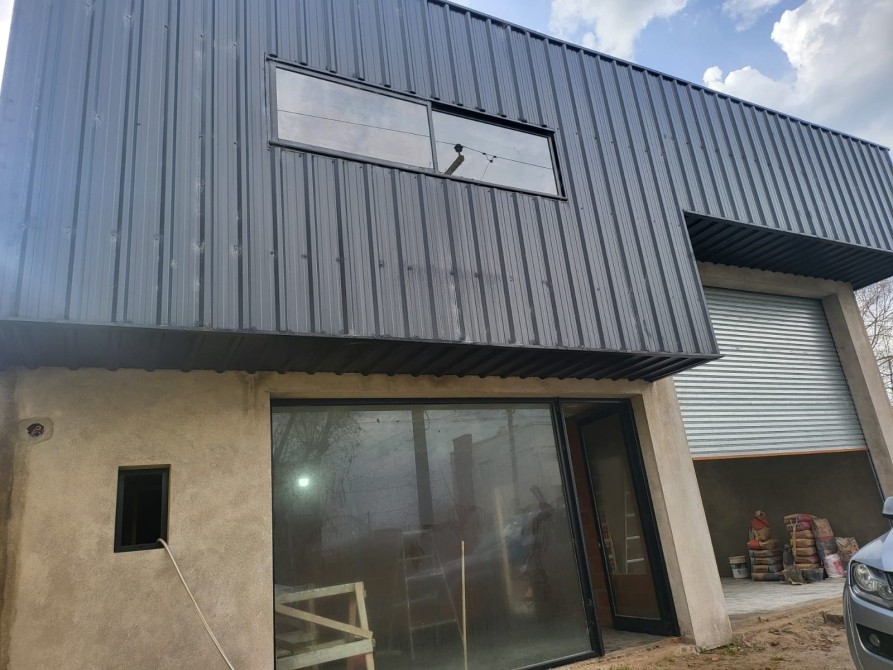 EXCELENTE LOCAL CON DEPOSITO Y OFICNA EN VENTA - A ESTRENAR - MAR DEL TUYU