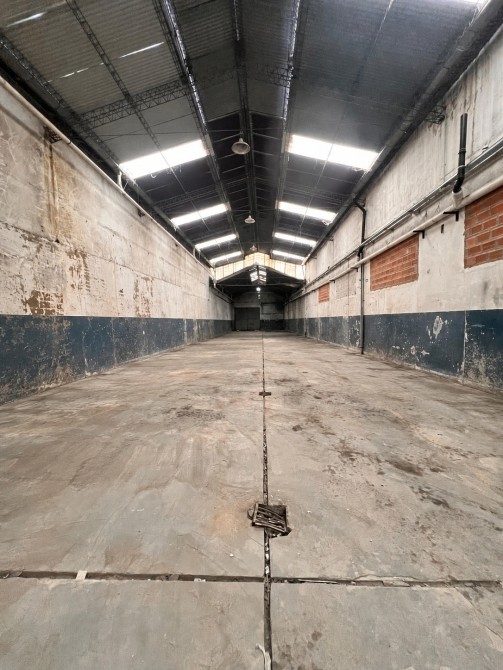 Galpón / Depósito en ALQUILER  de 1000 m2 totales - SARANDI  - AVELLANEDA