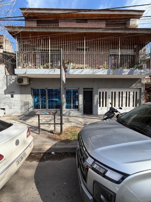 LOCAL CON CASA AMPLIA ATRAS!