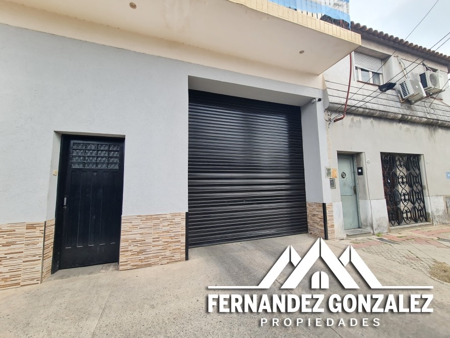 Galpón deposito de 100 M2. Con Energía trifásica, gas natural y entrada de camiones.