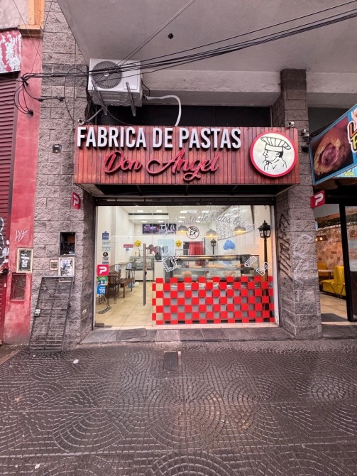 Muy amplio local comercial en alquiler en pleno centro de Monte Grande