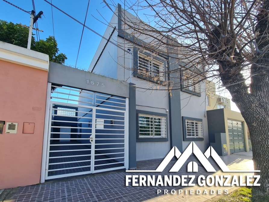 Alquiler de departamento en Banfield de 2 Amb. en excelente estado. Bajas expensas
