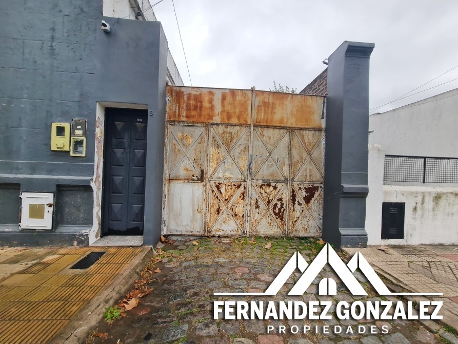 Alquiler de galpón de 250 M2 con acceso independiente en Banfield.