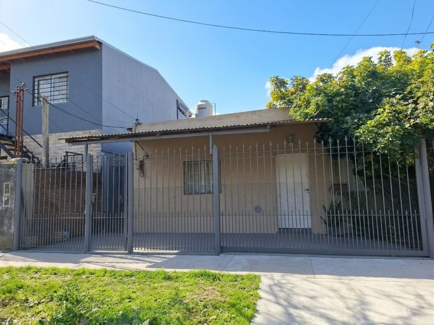 CASA EN VENTA 4 AMBIENTES EN RAFAEL CALZADA