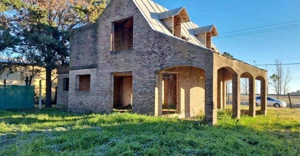 Casa a terminar en lote de 800 m2 en Inriville Cordoba