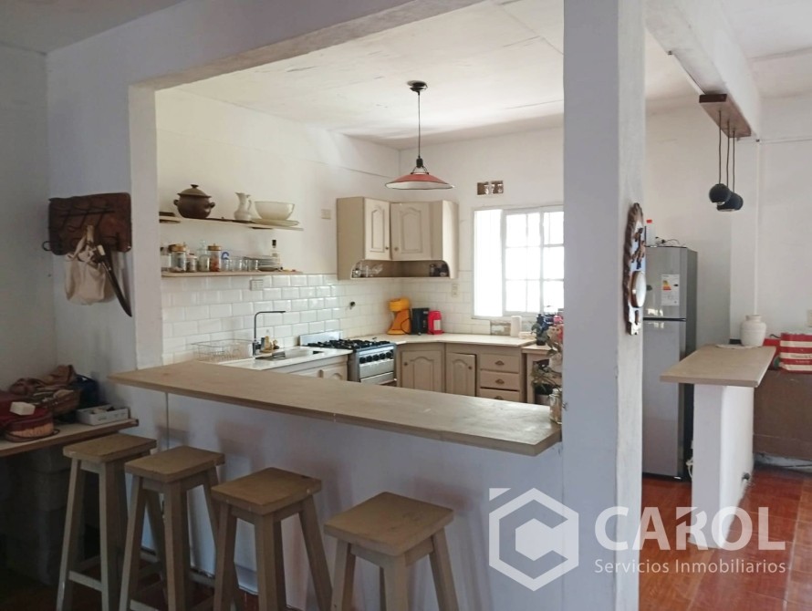 Venta casa con pileta en Tristán Suárez