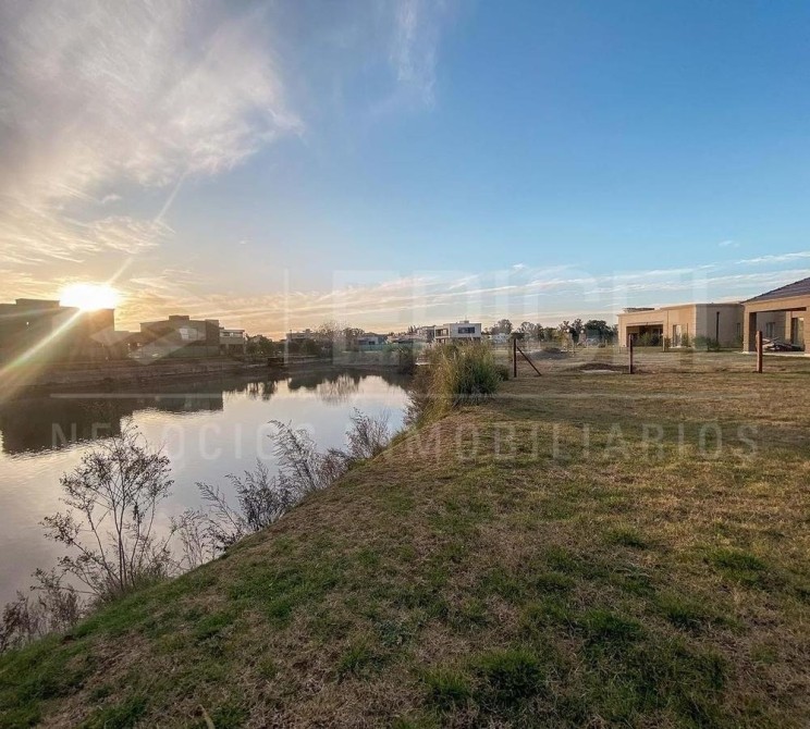 LOTE DE 800 M2 EN LAGOS DE SAN ELISEO - A LA LAGUNA