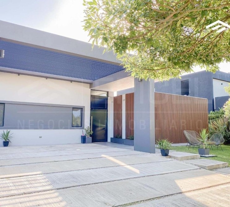 Nuevo ingreso - Casa en venta en Los Naranjos - TODO EN PB!
