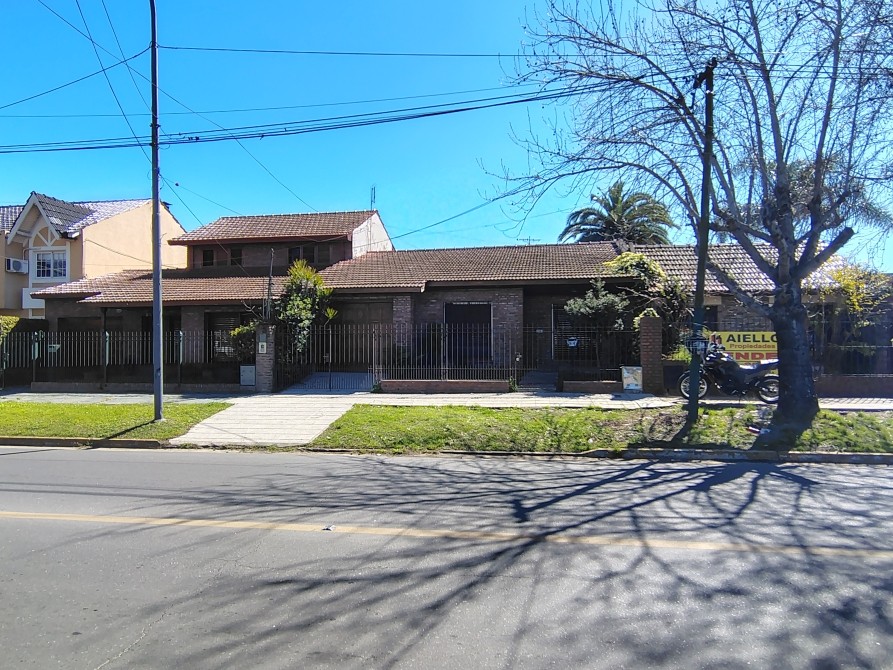 LOMAS DE ZAMORA - CASA EN ALQUILER CALLE OLIDEN.