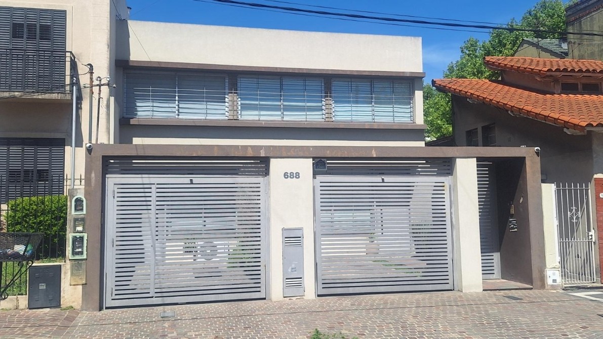 Casa tipo Duplex, 3 ambientes en Lomas de Zamora